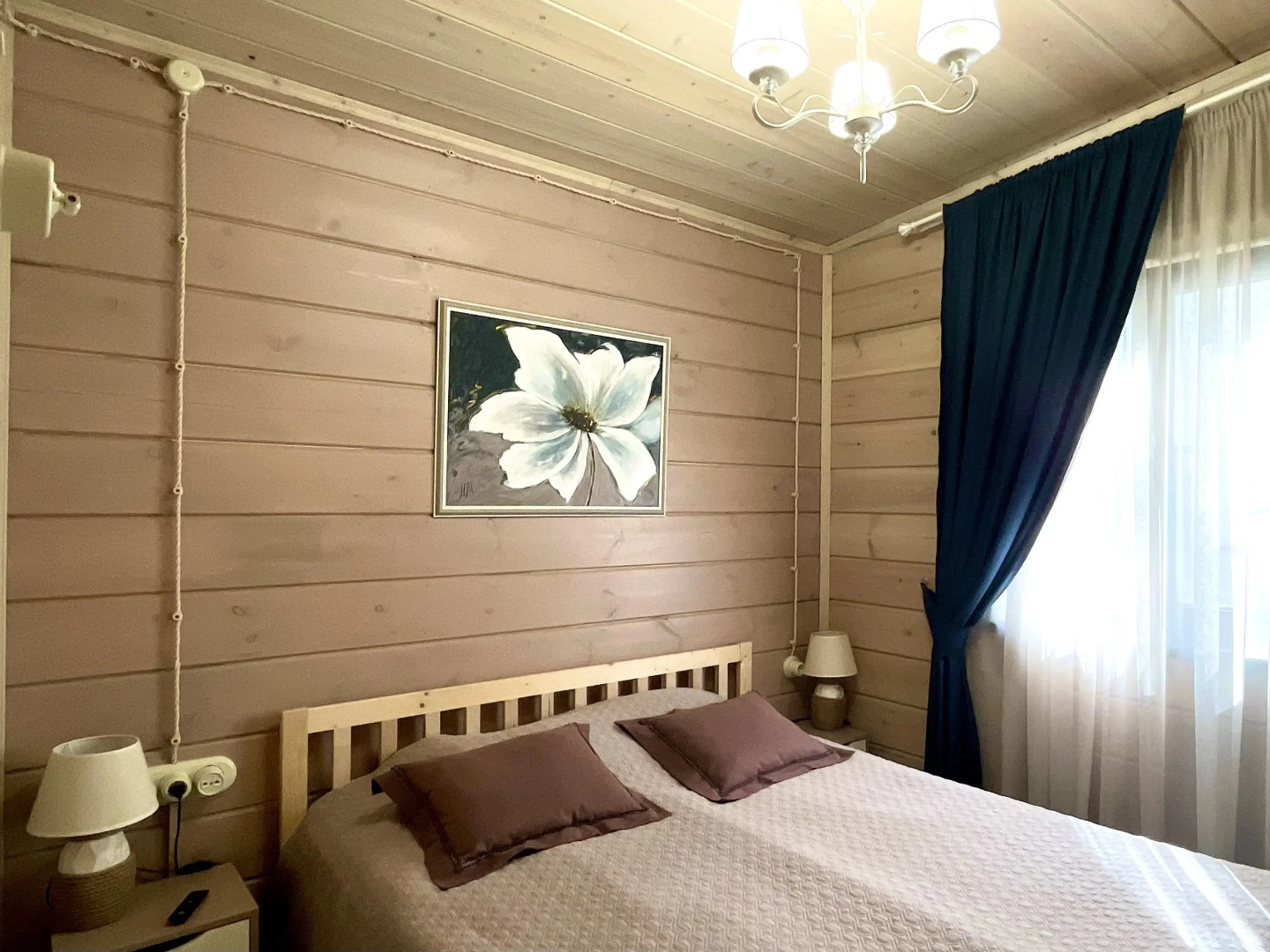 Домик на опушке на берегу Озера Волго на Селигере - коттеджи Сосновый бор