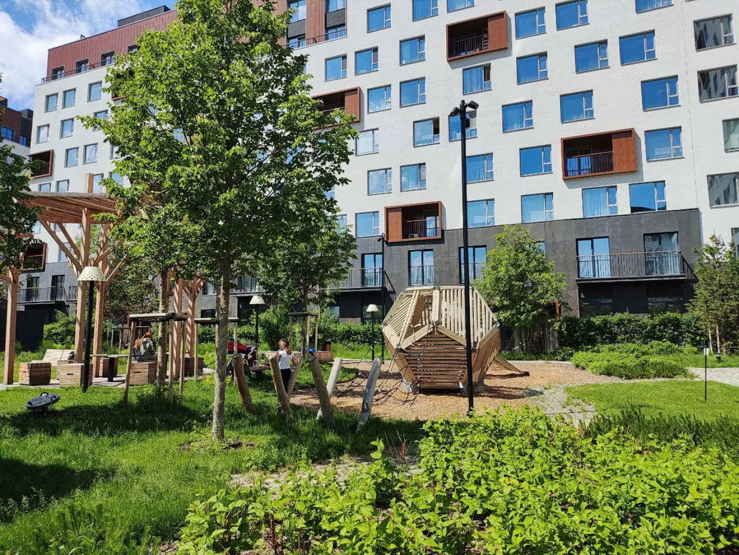 Студия у Метро Космонавтов