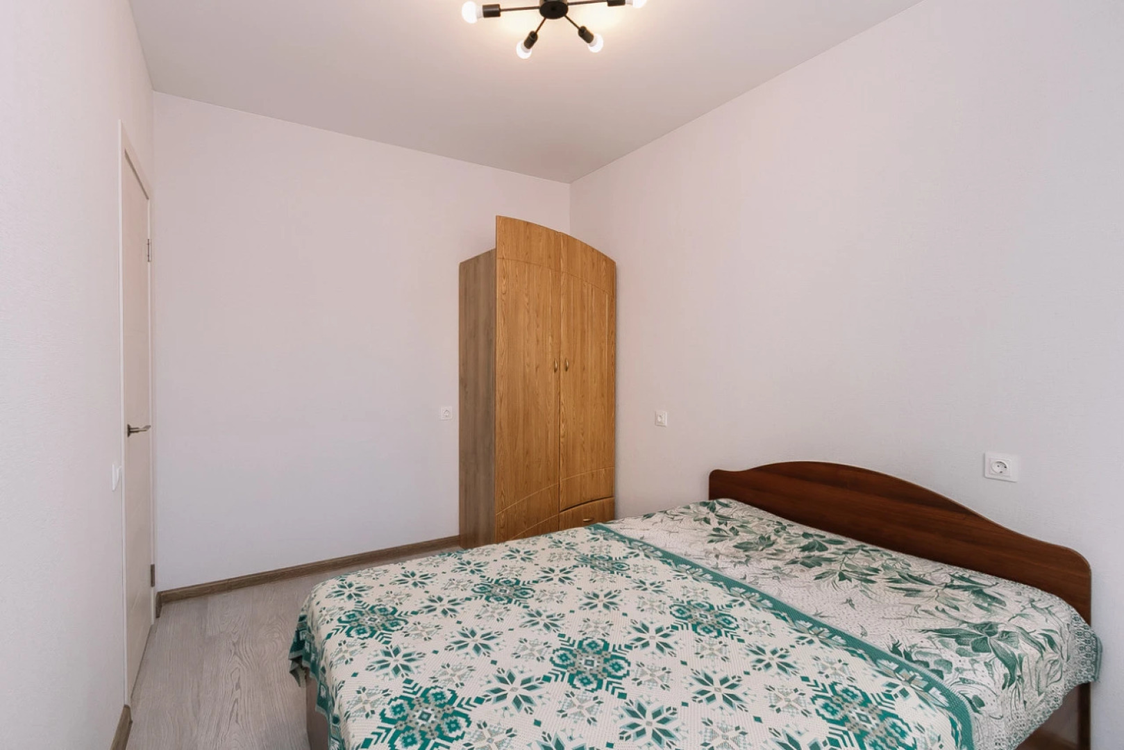 Апартаменты Уютная квартира не далеко от метро на Виктора уса