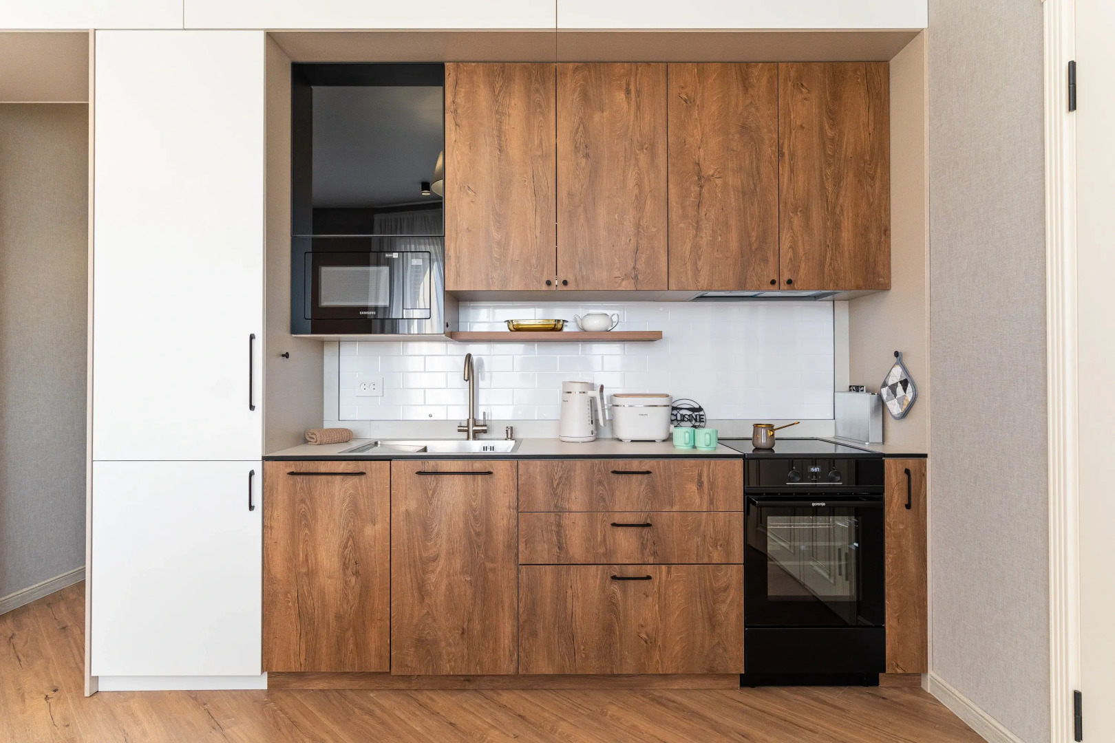 Апартаменты трехкомнатные с панорамным видом на город и море в центре Новороссийска от LetoApart