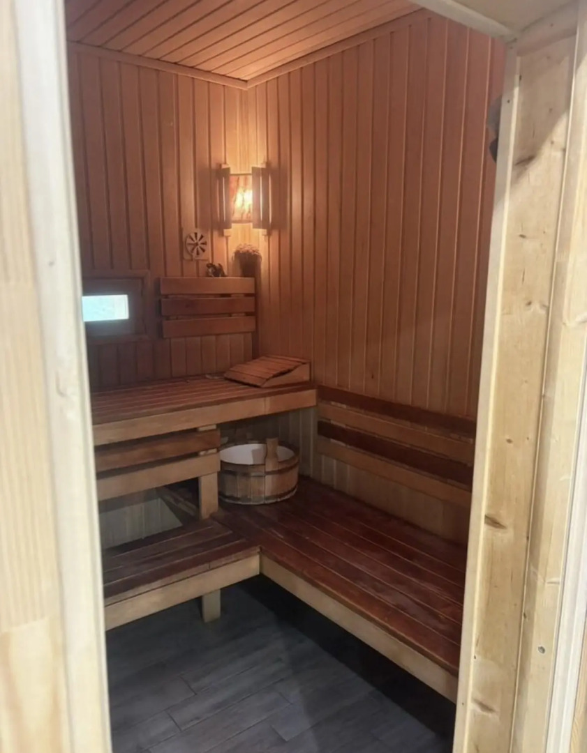 Частный дом из бревна с баней