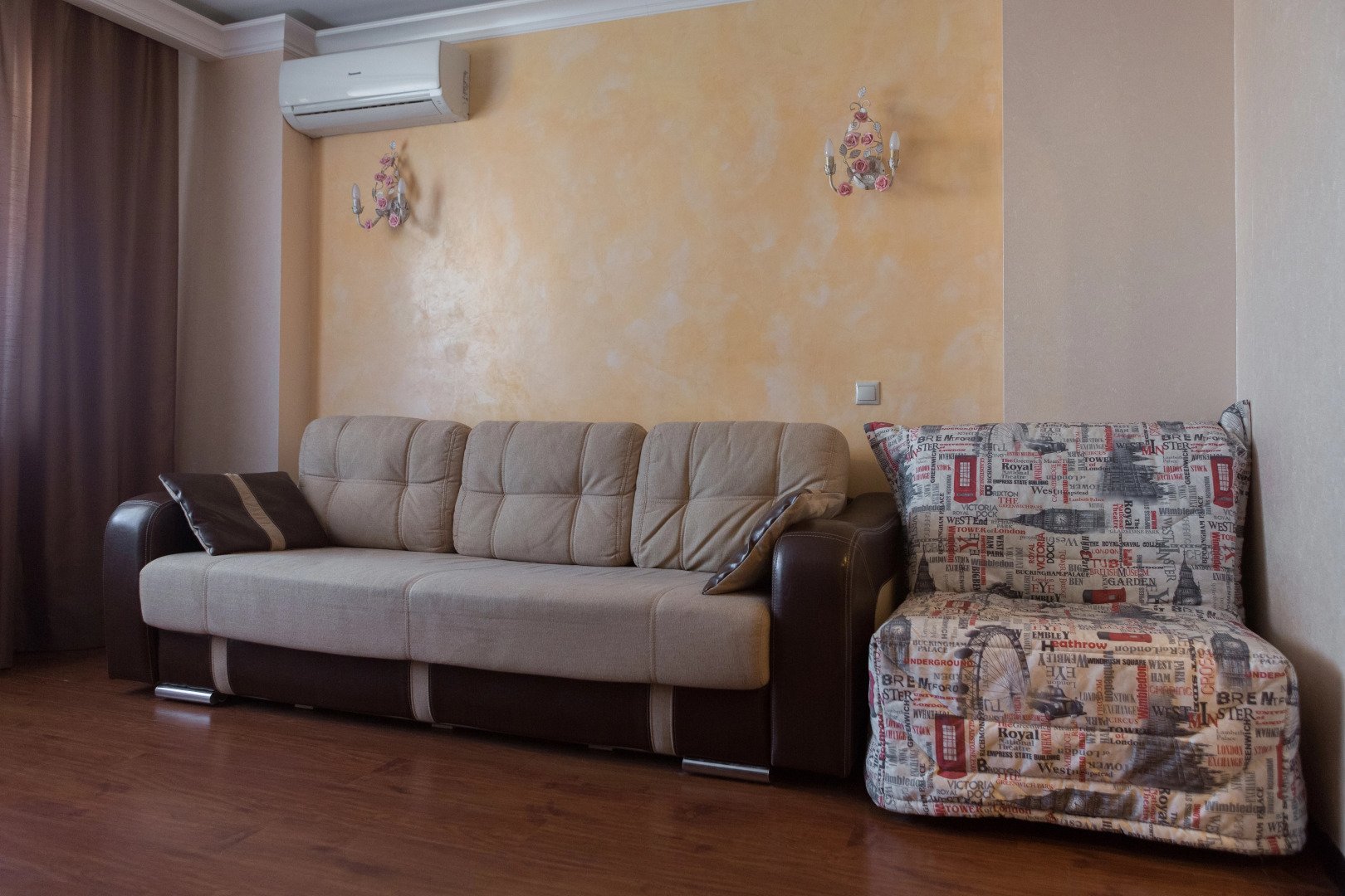 Bulvar 60-Letiya Pobedyi 10 Apartments