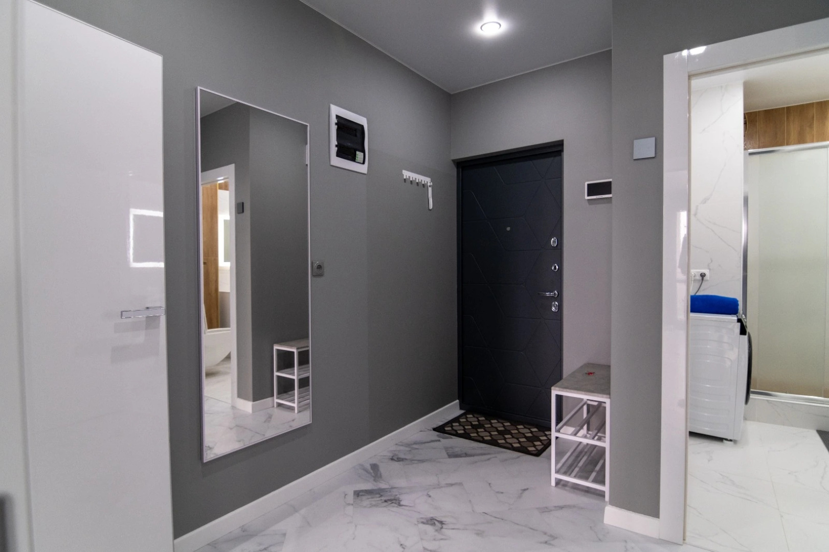 Апартаменты Hedonism Aparts со Стильным Ремонтом в Тихом Районе