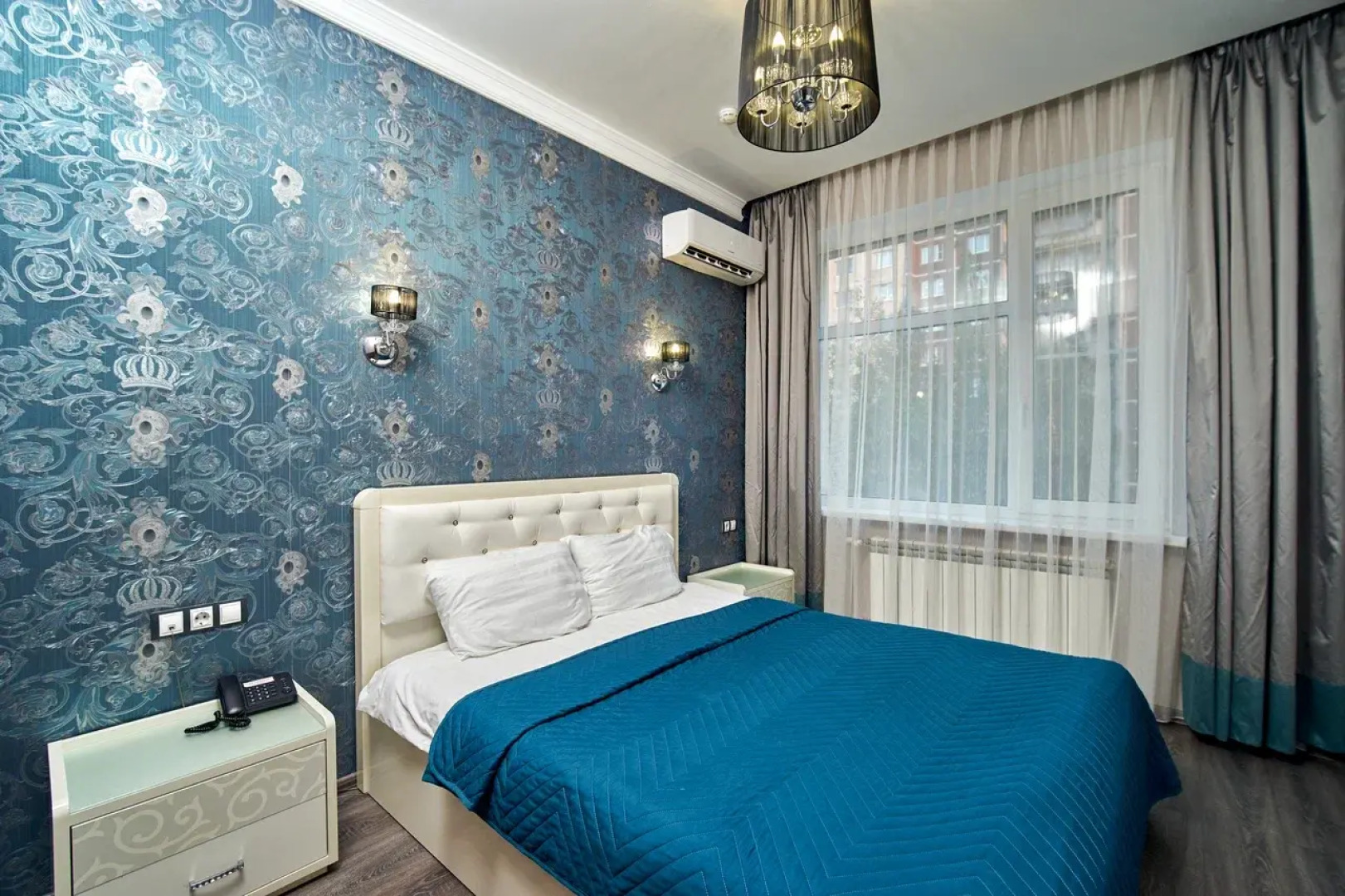 Отель Корона