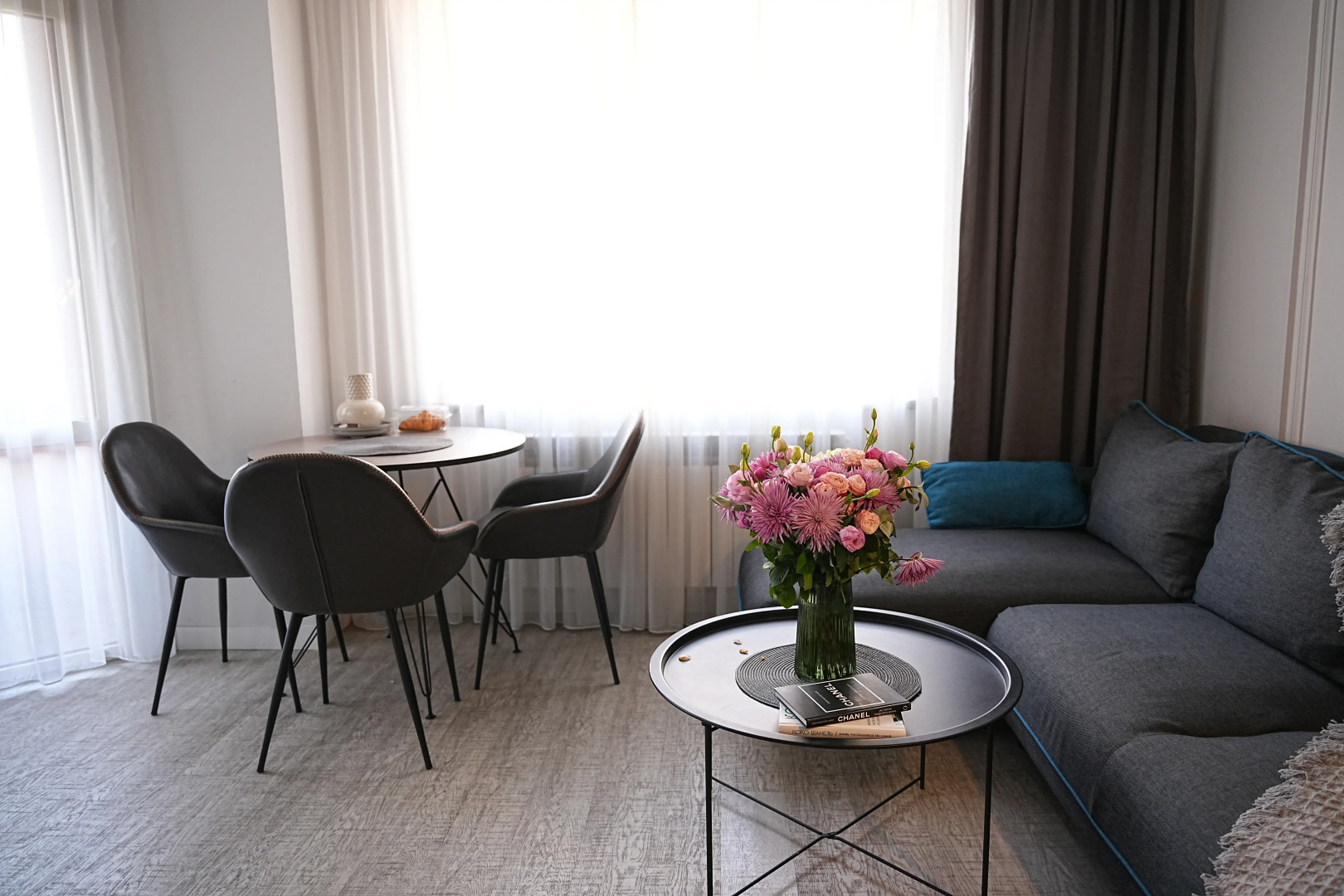 Апартаменты улучшенные в центре города от Sweet Home