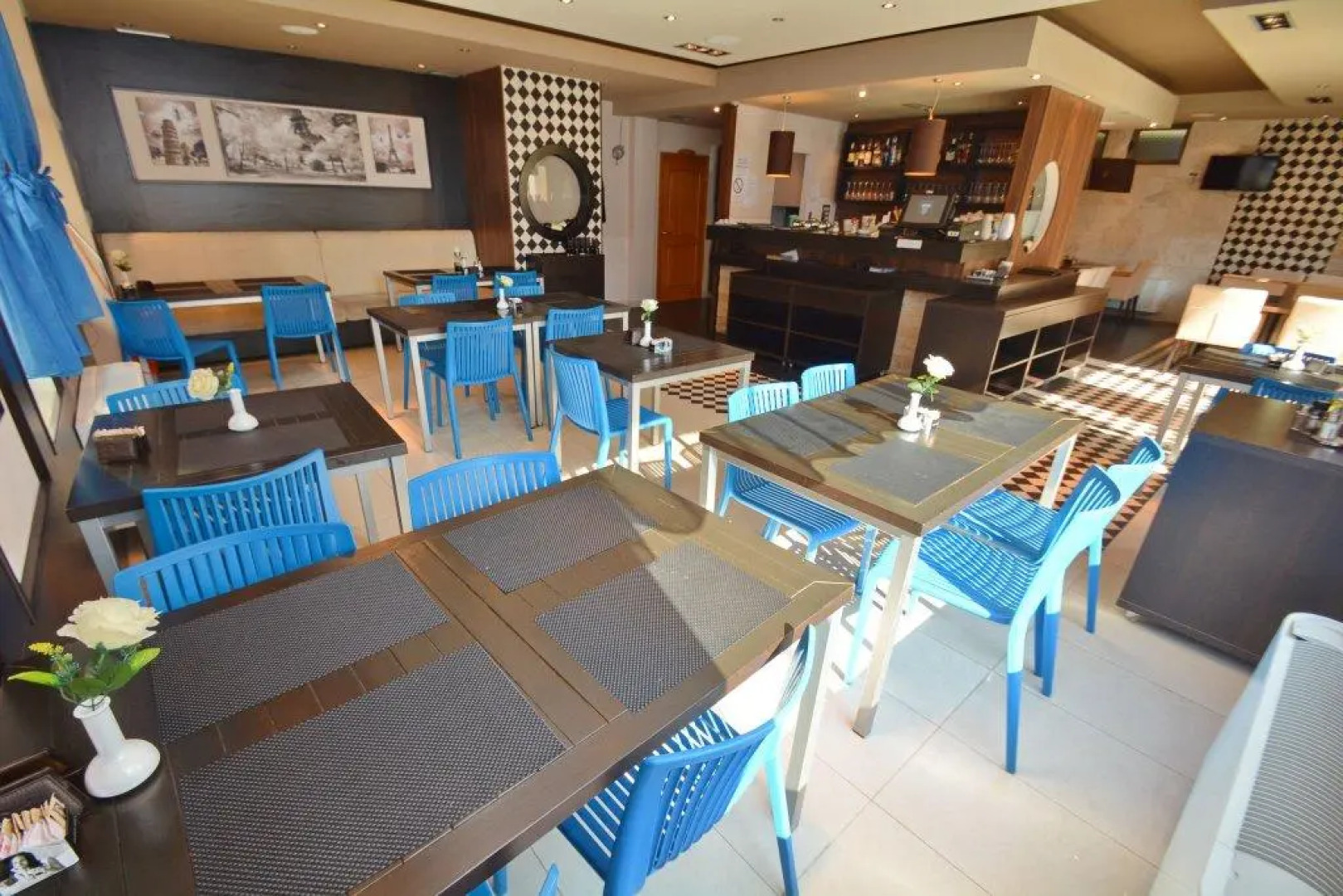 Отель Swiss Holiday