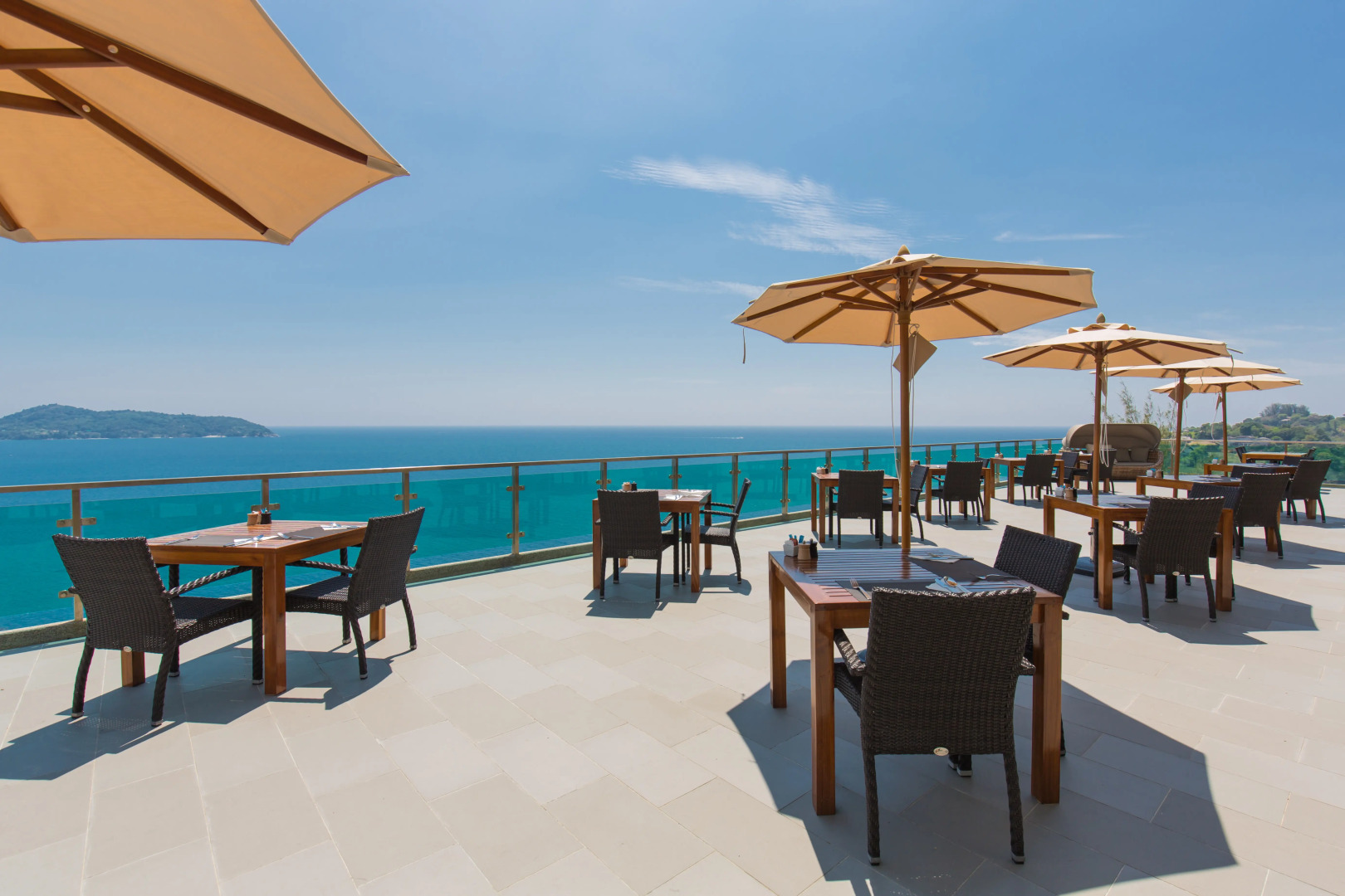 Отель Wyndham Grand Phuket Kalim Bay