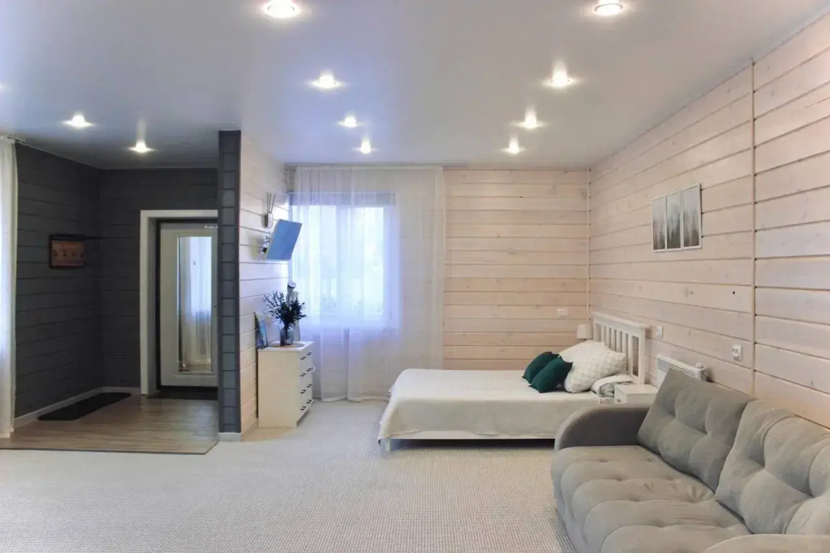 Частный дом ХВОЯ в окружении кедрового леса