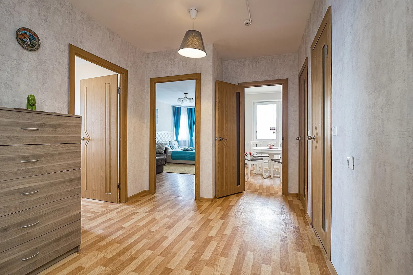 Апартаменты двухкомнатные c видом на Волгу на Волжской набережной  25, м.Cтрелка. Сова-Дом