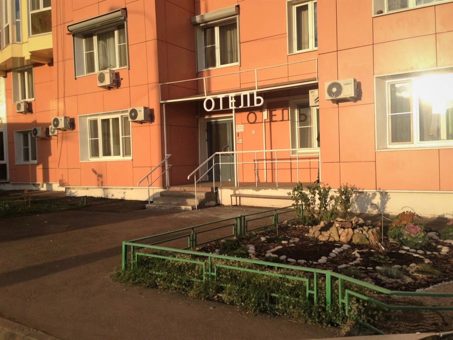 Отель Crocus Star