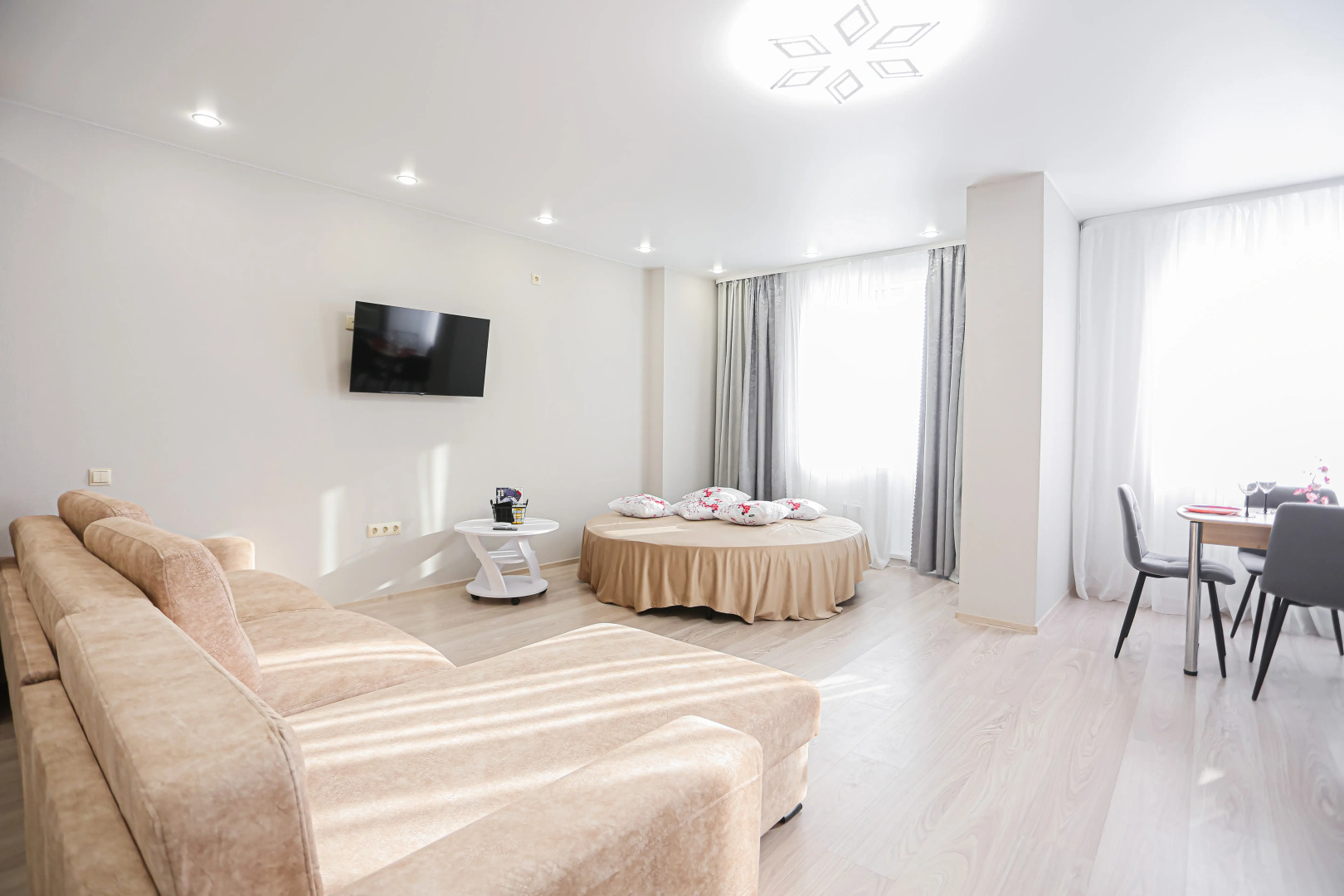 Апартаменты SunSet 2-Оранжерейная 2к1 кв 229