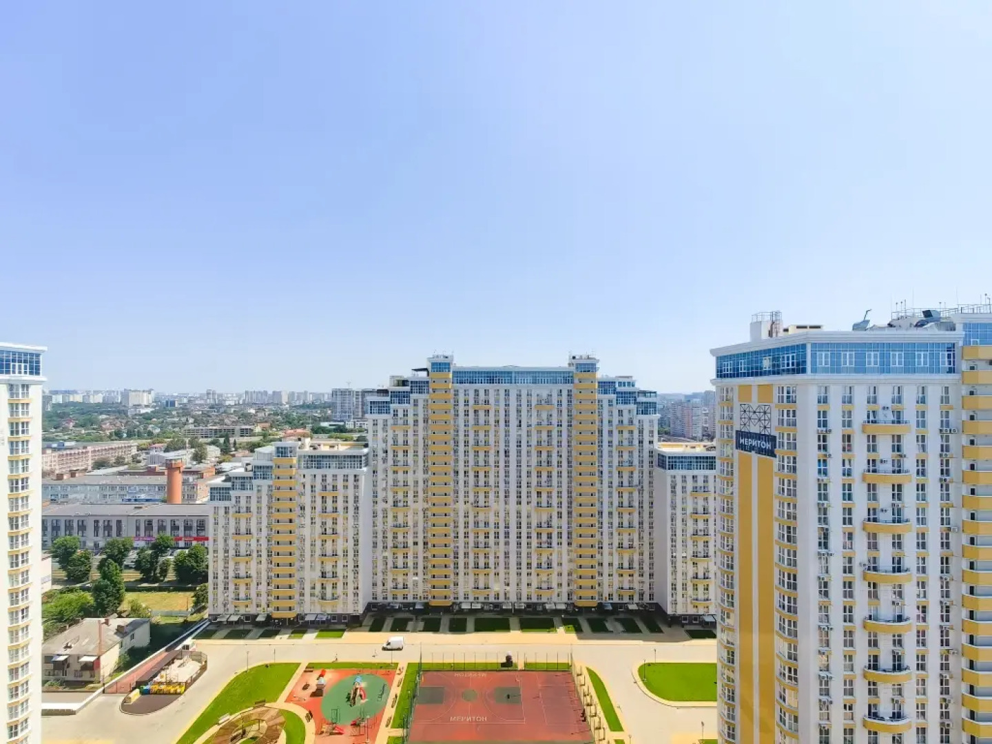 Апартаменты с Видом на Город Тутживут на Красной