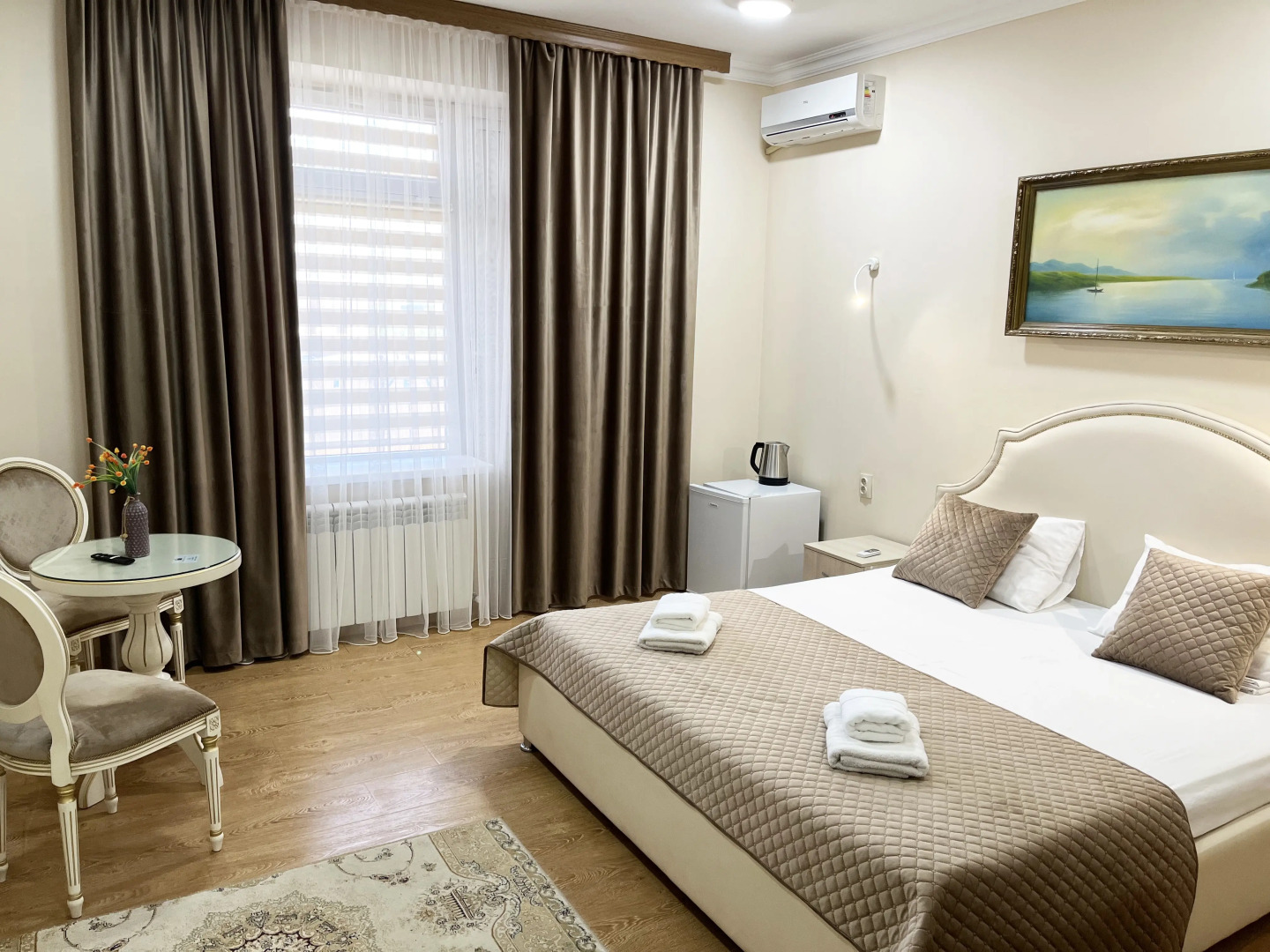 Отель Академия