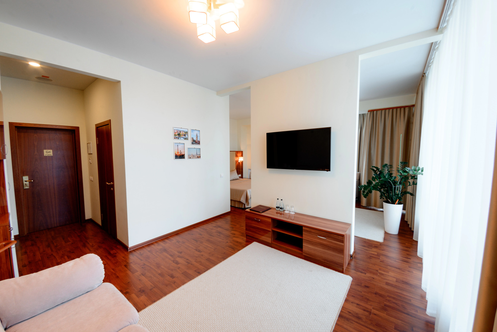 Отель Метрополис