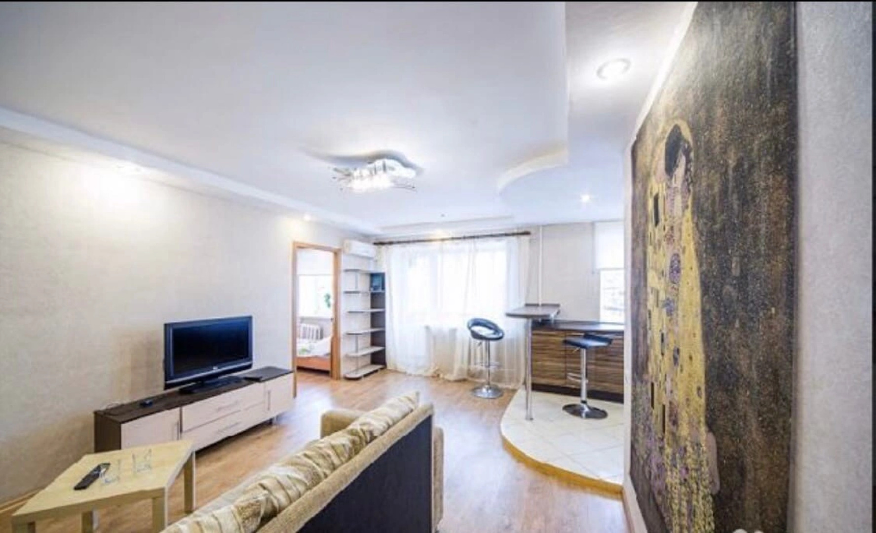 Апартаменты Двухкомнатные в центре на Крисанова