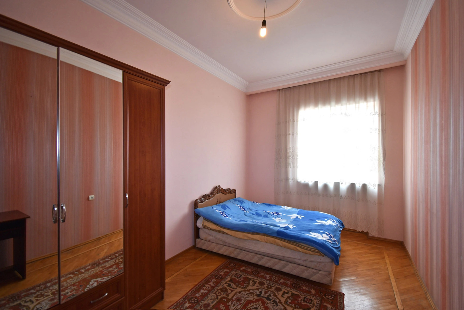 6 комнатный особняк с видом на сад