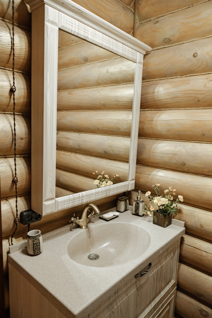 Частный дом на берегу реки