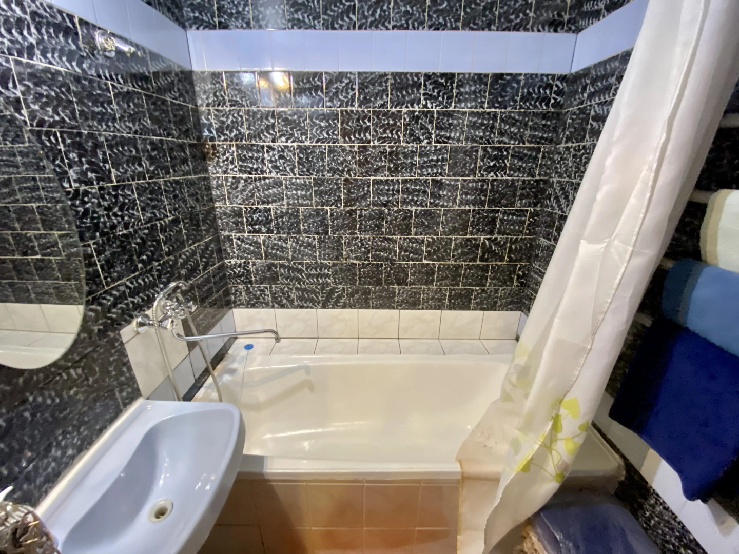 Уютная Семейная двухкомнатная квартира Невский 13 с балконом и парковкой