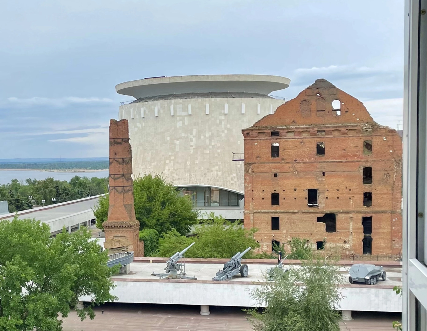 Апартаменты Лофт с видом на музей-Панораму и Волгу