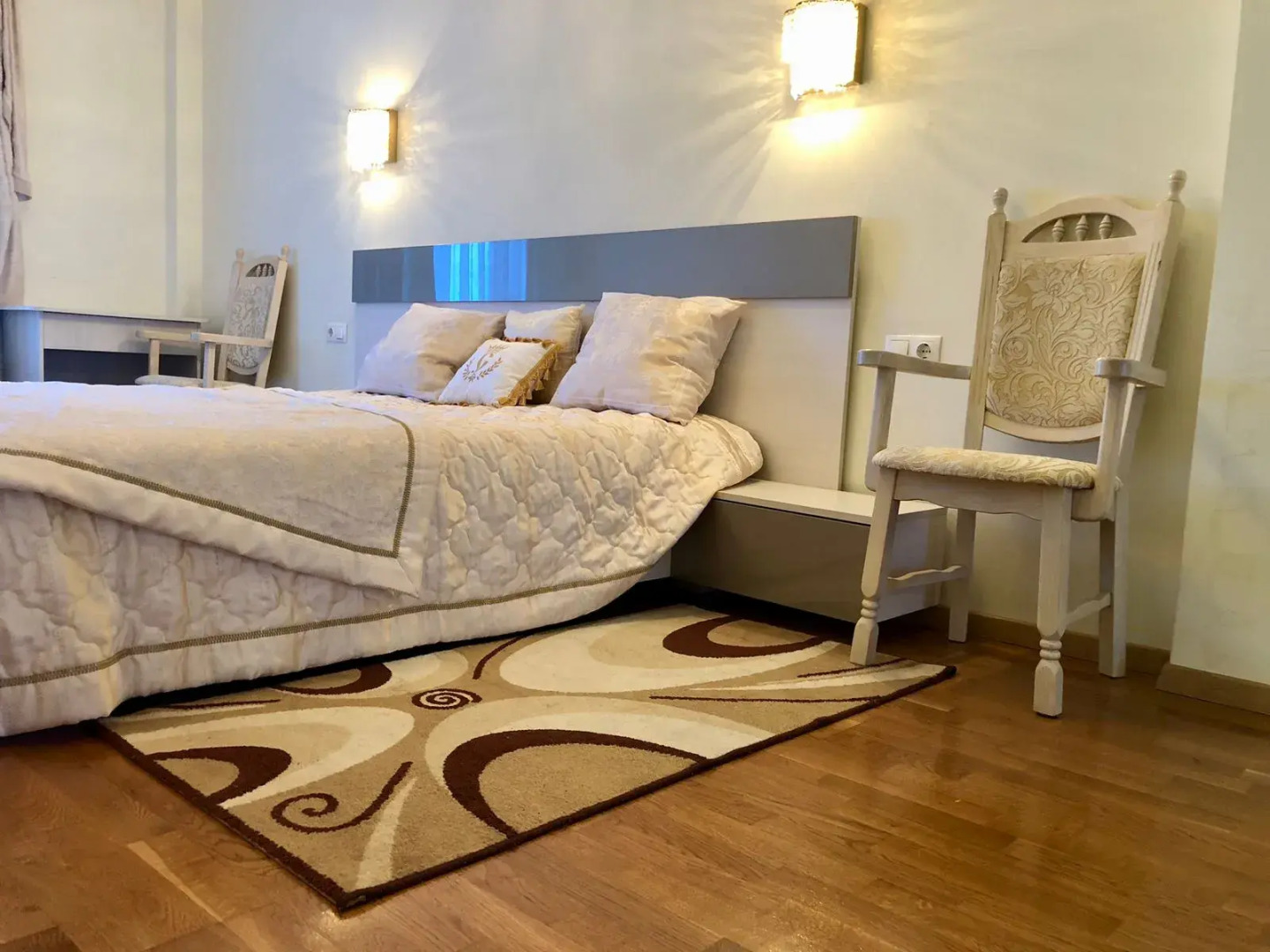 Апартаменты в центре с видом на Севастопольскую бухту