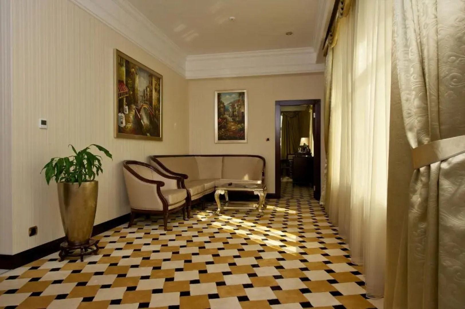 Royal Tulip Алматы