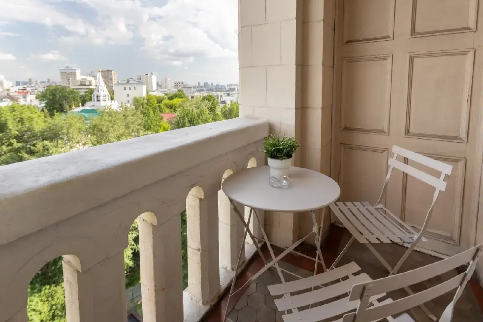 Апартаменты Улучшенные с Двумя Спальнями и Балконом