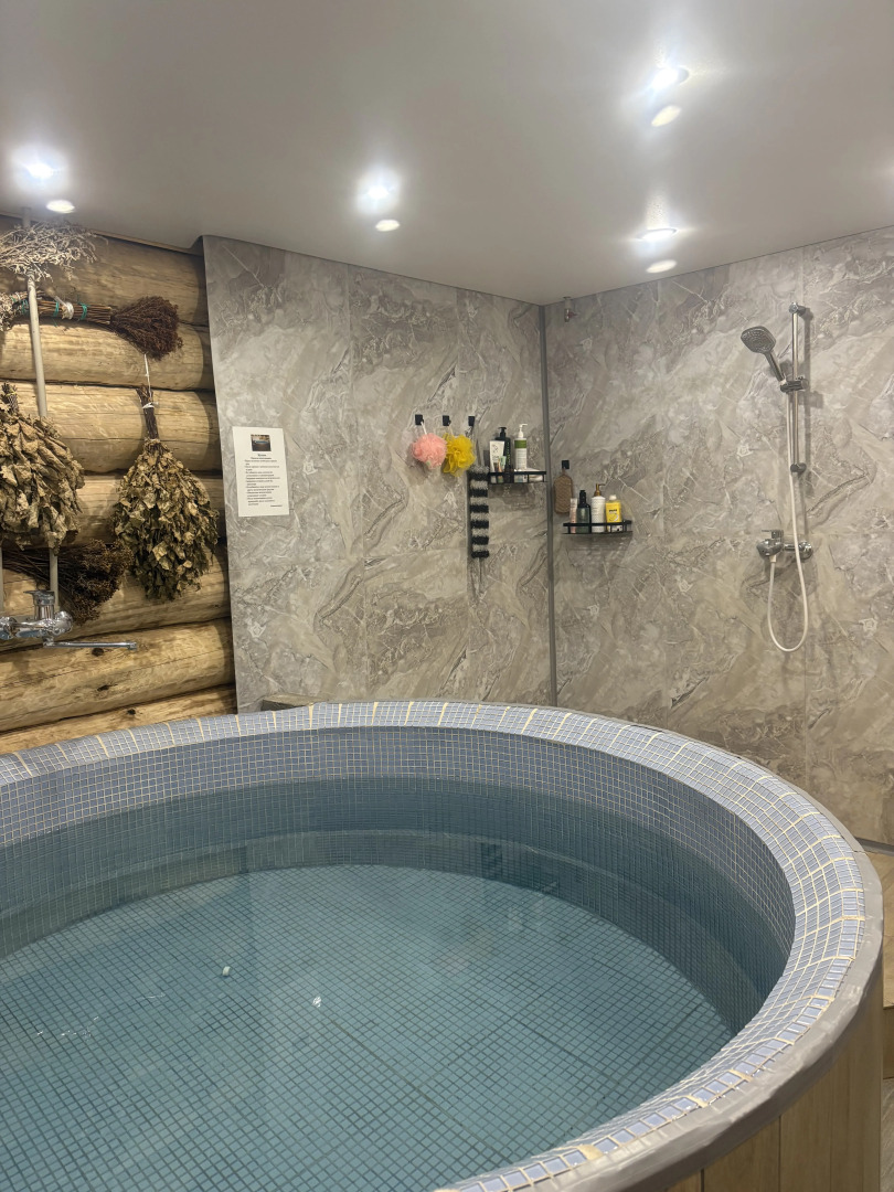 Частный дом из бревна с баней