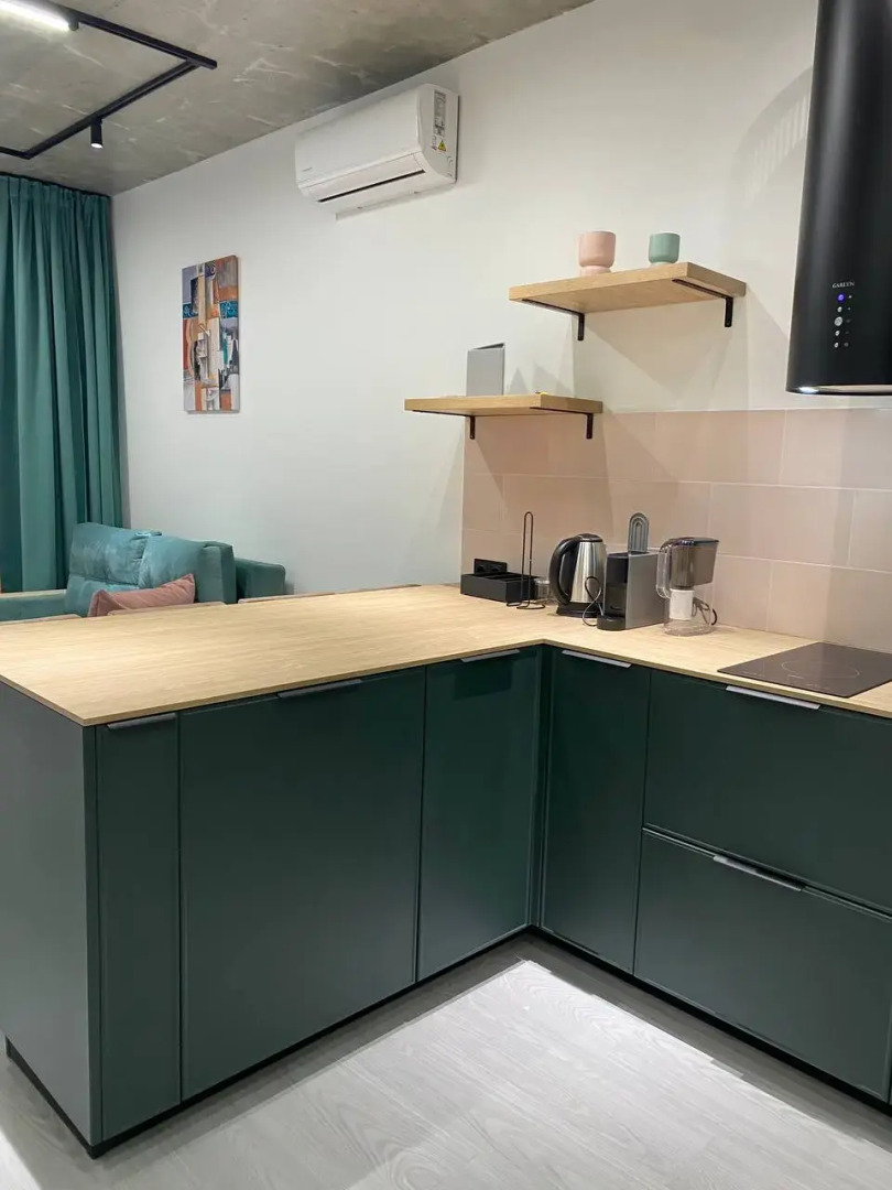 Апартаменты Пикассо - индустриальный шик с яркими акцентами