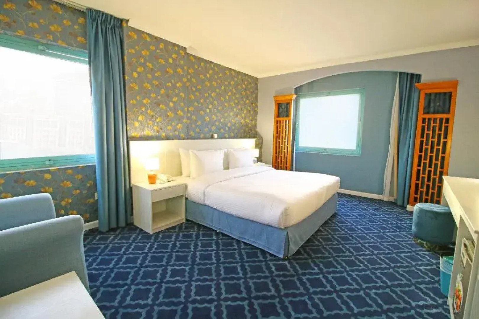 Отель The George Hotel