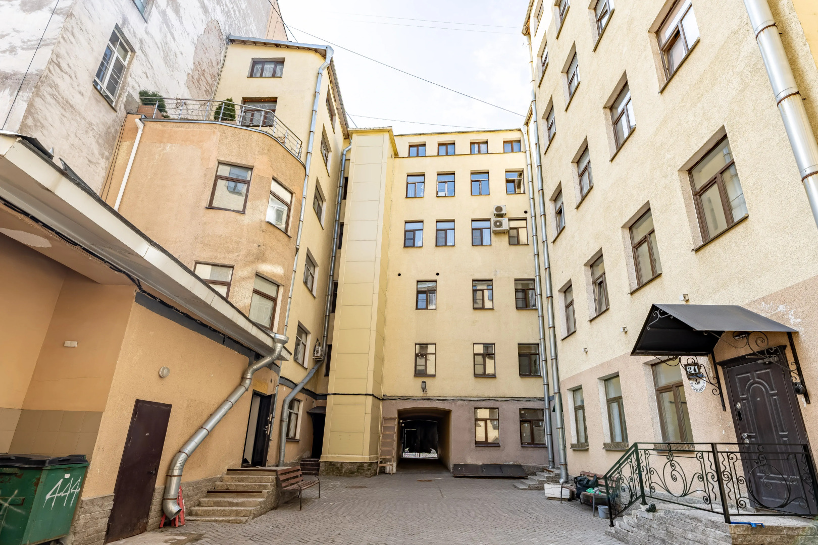 Апартаменты Скромное обаяние Петербурга