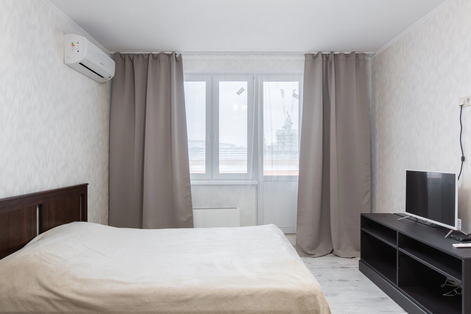 1b  Krasnogrskij 46 Apartments