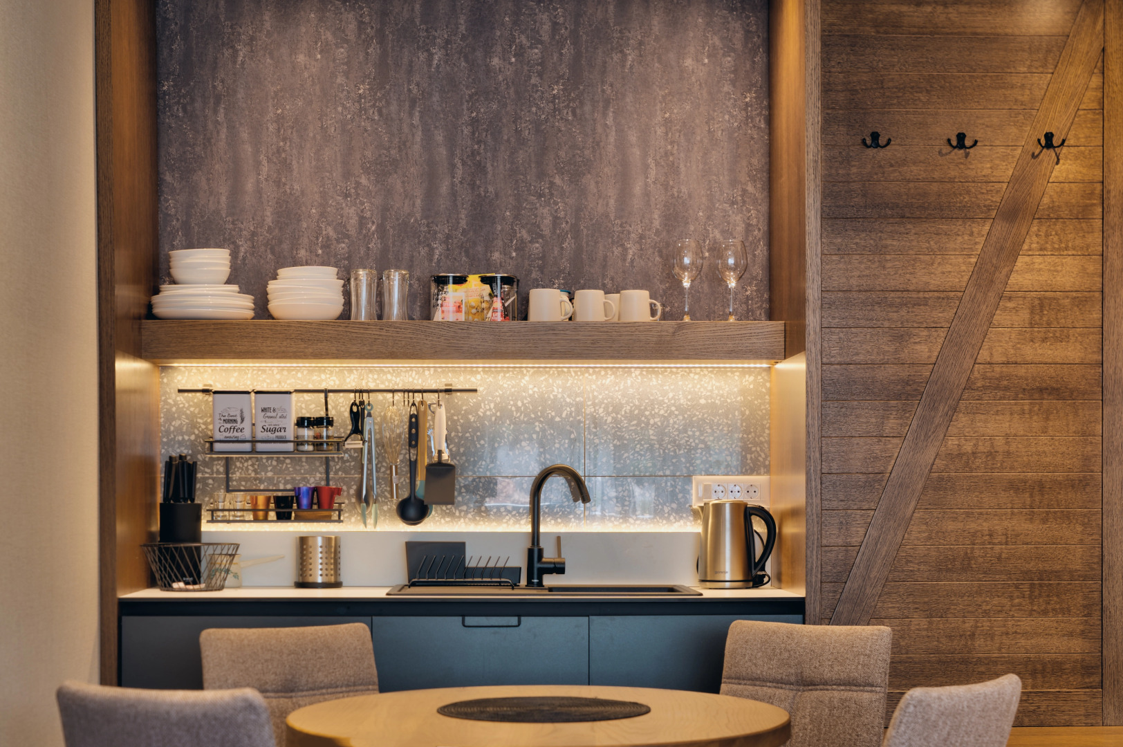 Modern Mountain CENTRAL 17 + parking Apartments