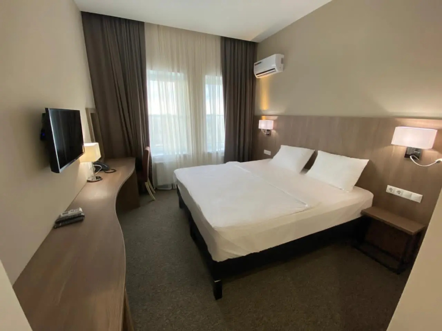 Отель "Порт Запад"