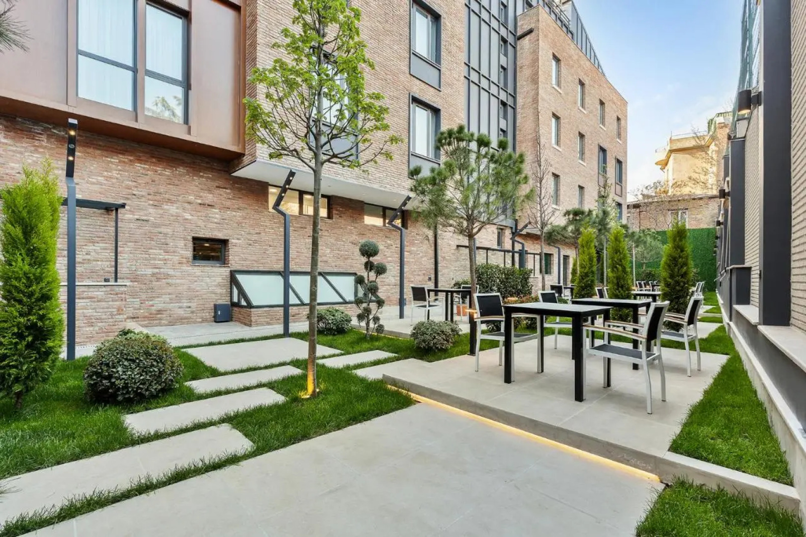 Отель Clocks Hotel Tbilisi