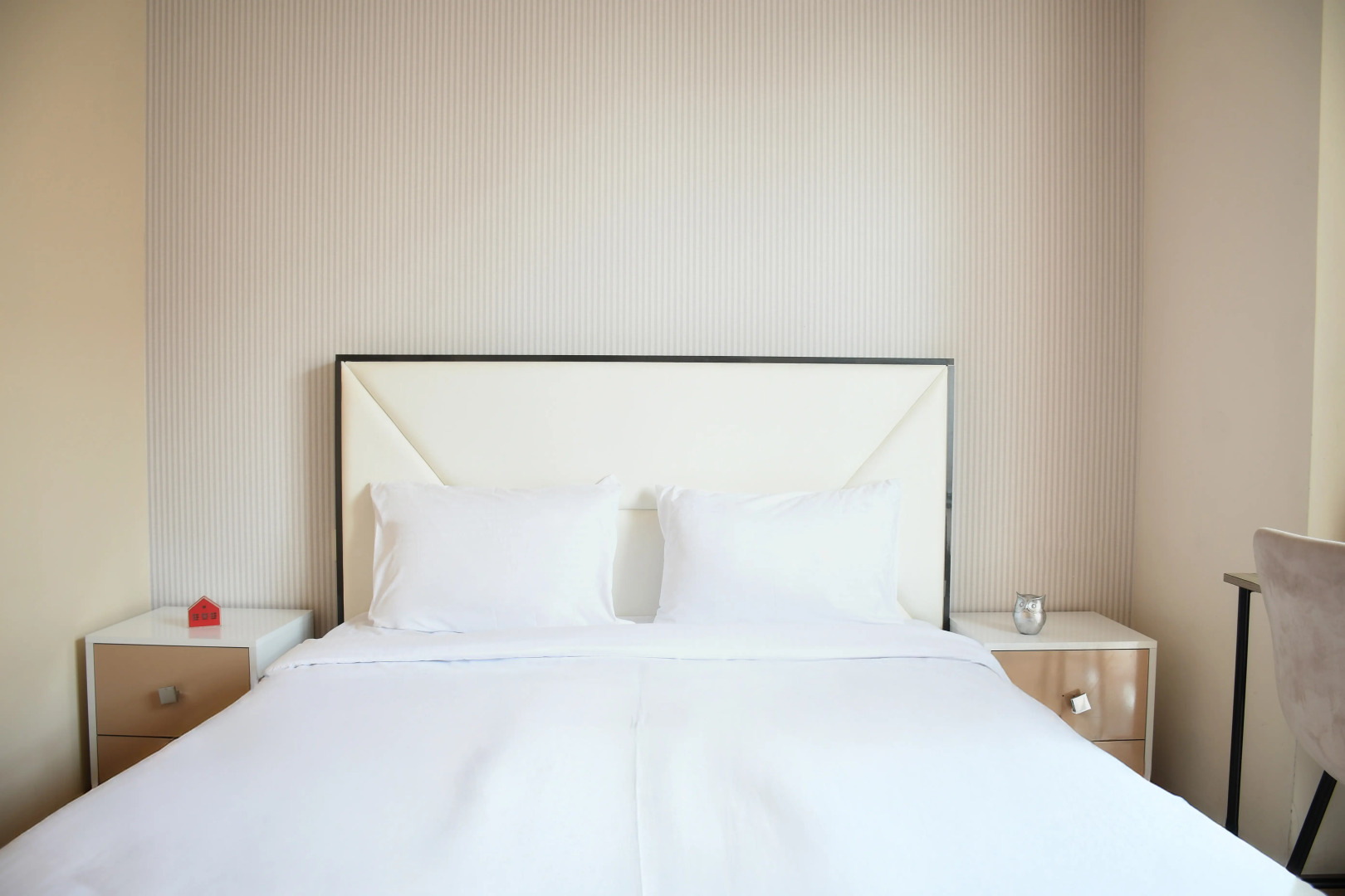 Апартаменты Stylish Gem Steps to Republic Square