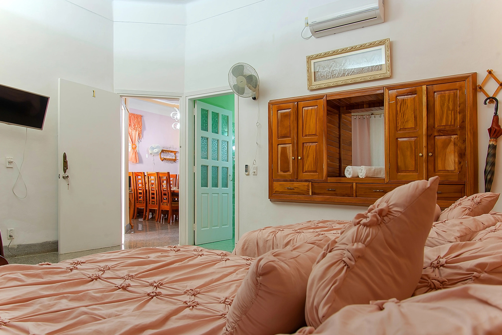 Мини-Отель Hostal Yakelyn