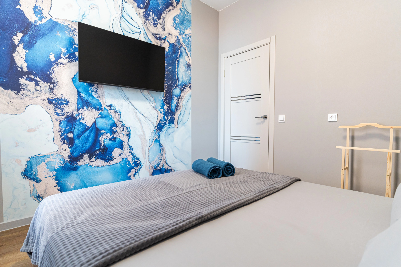 Апартаменты в Нoвоpоccийcкe c Дизaйнерcким Рeмoнтoм 1