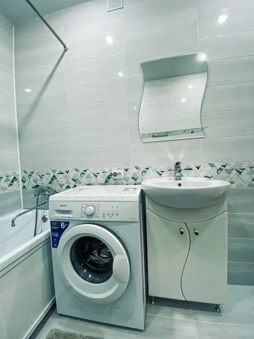 Квартира с Панорамным Балконом и Индивидуальным Отоплением. Тихий Уютный Район с Очень Развитой Инфраструктурой