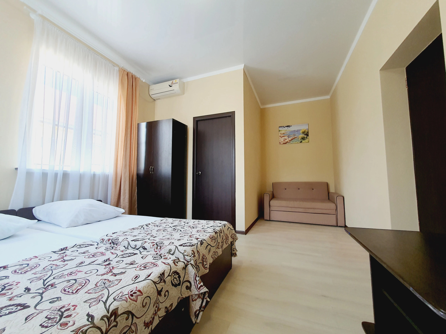 Zolotoy Shmel Guest House