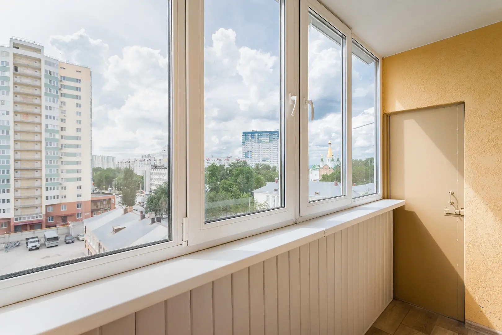 Уютные Апартаменты в доме у Космопорта (ул. Дыбенко 27а)