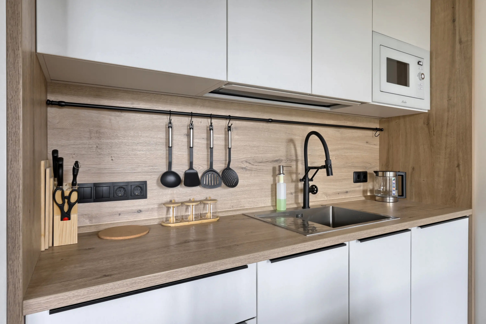 Апартаменты MyHomeYourHome на Чайковского 2\7