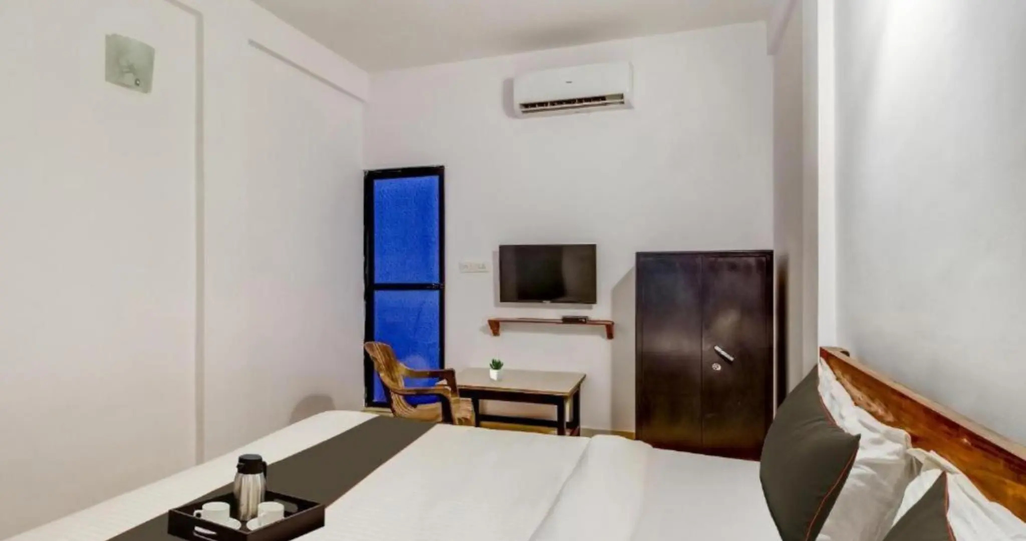 Отель Aqua Wave by YogiTree