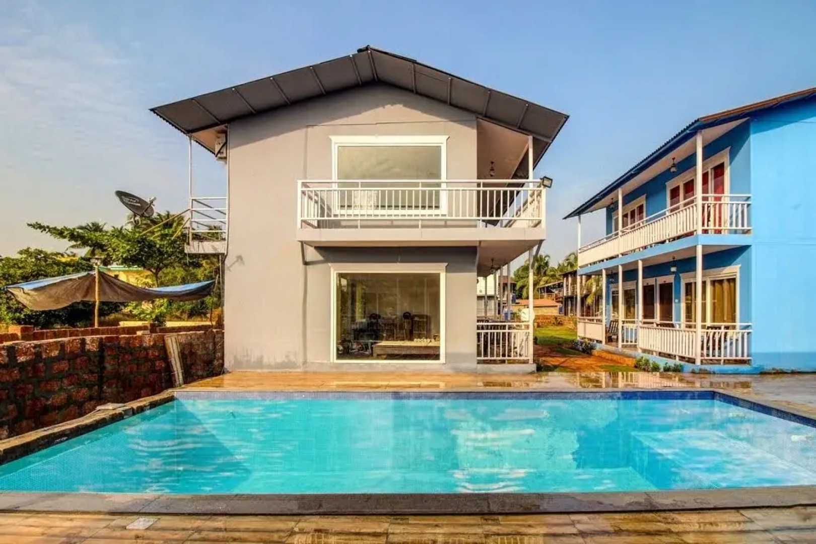 Отель Sea Shell Beach Cottages & Suite