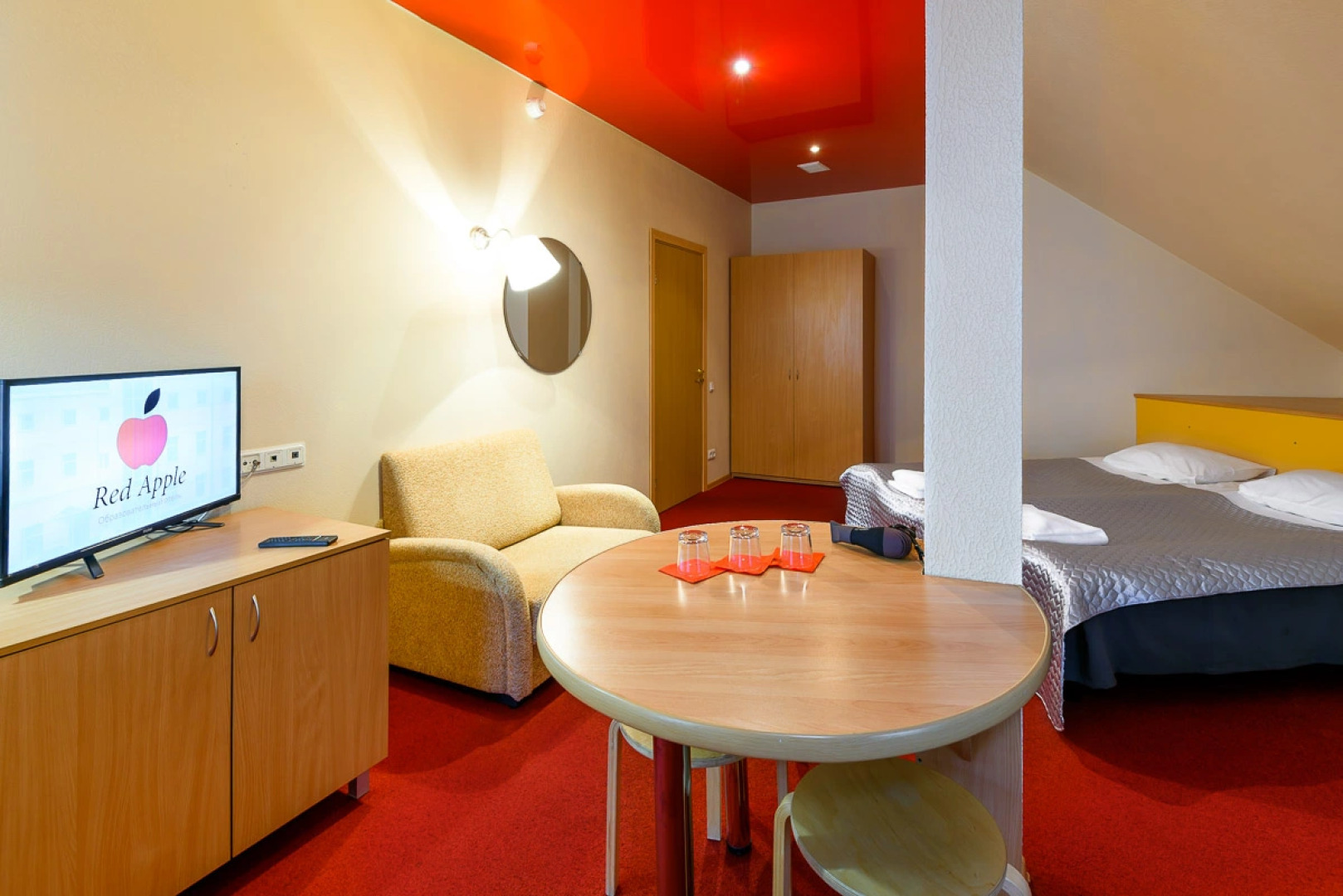 Отель Red Apple