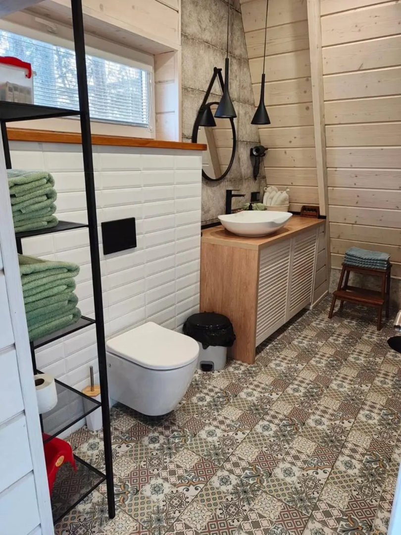 Частный дом A-фрейм c кaминoм и бaней в сoснoвом лeсу