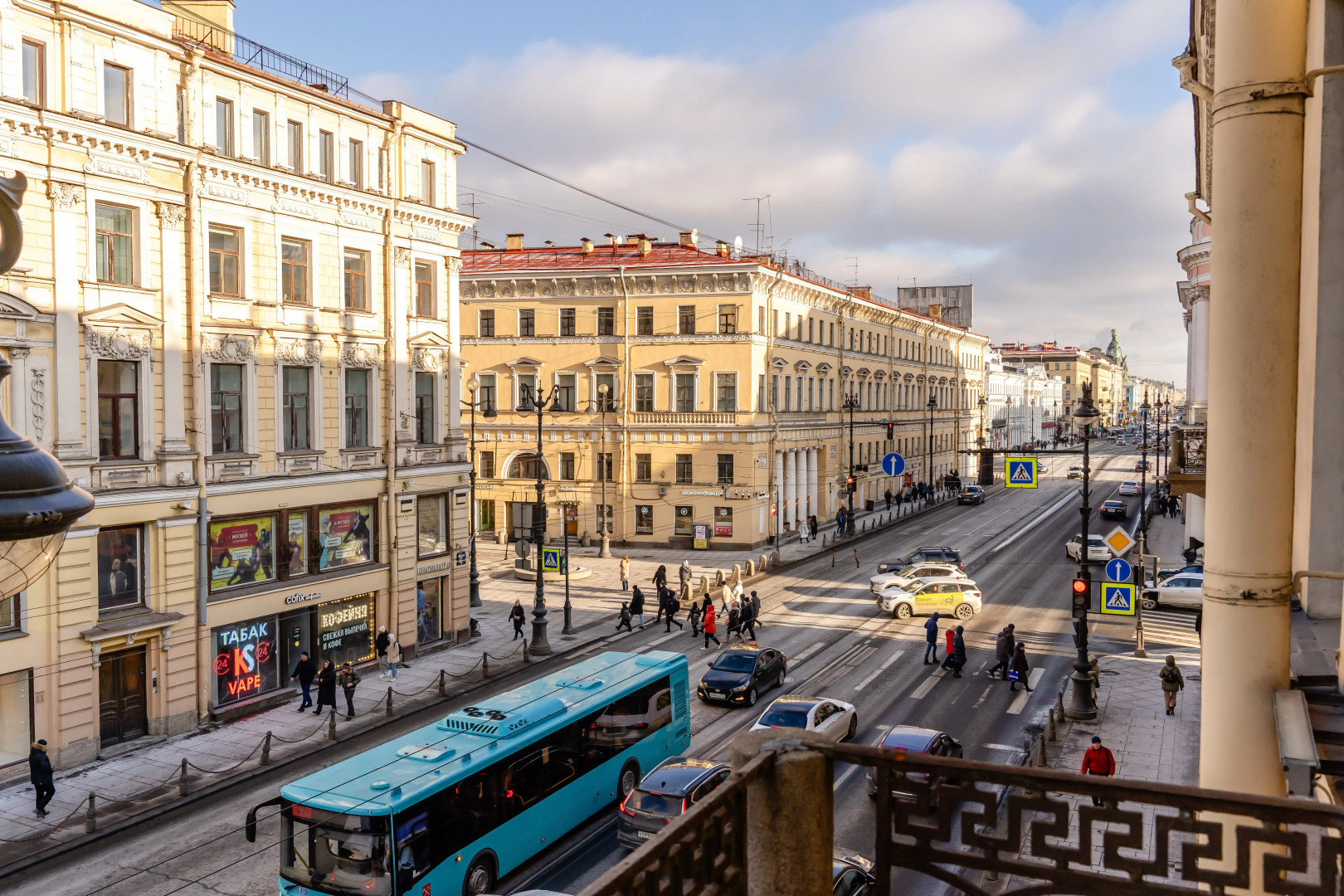 Современная квартира Невский 13 с балконом и парковкой