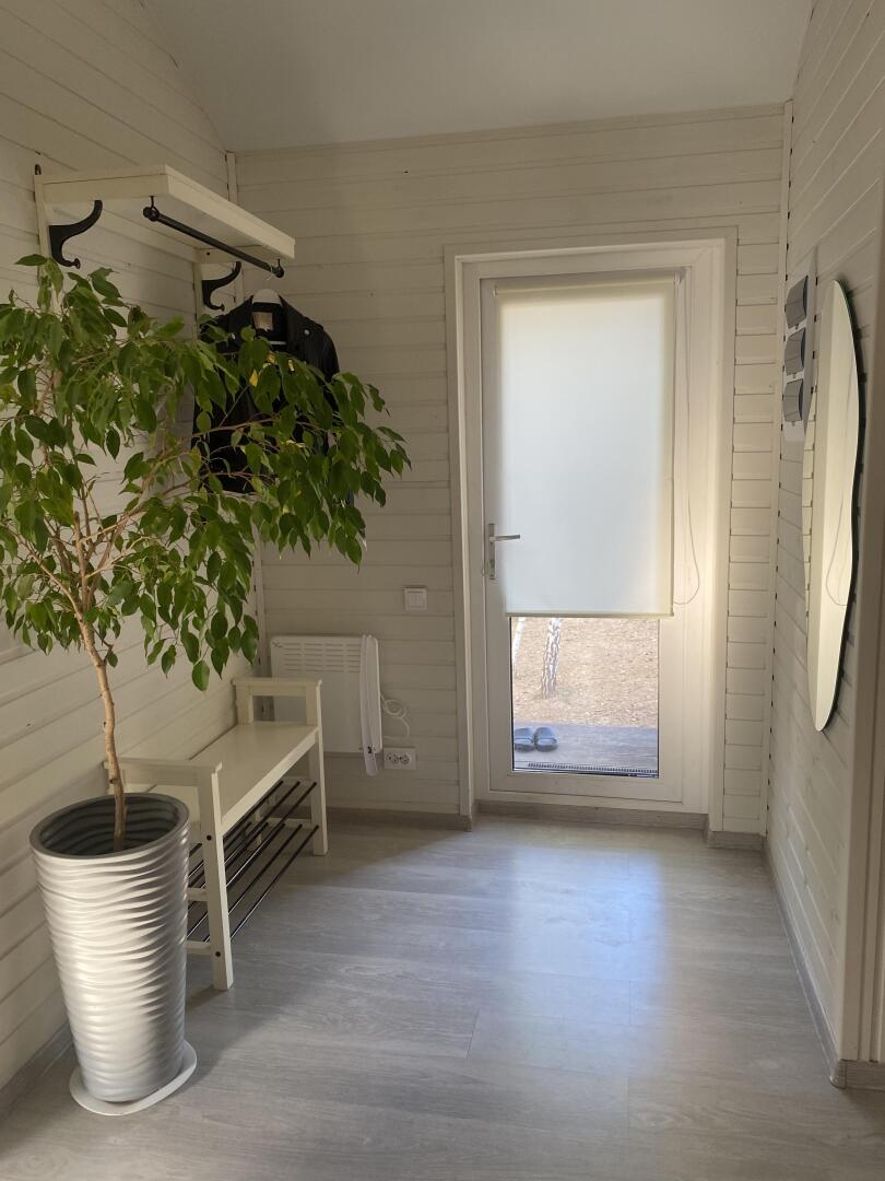 Гостевой дом в Грин Лаундж в окружении леса на берегу Истры