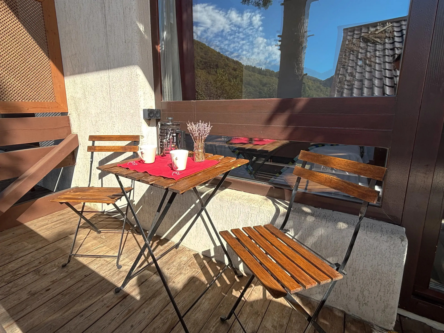 Квартира С отдельной спальней и балконом в центре Поляны