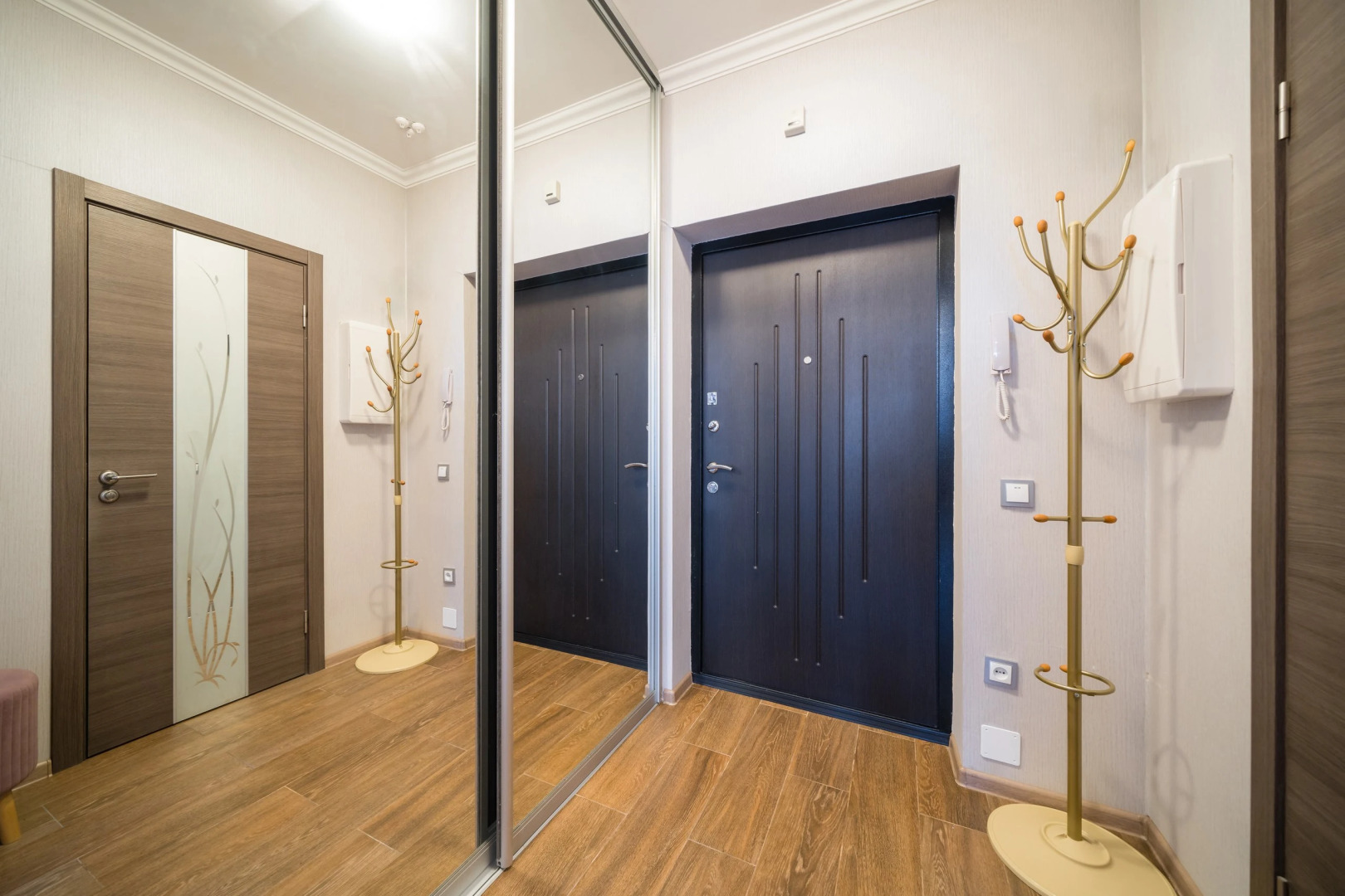 Апартаменты у метро в центре