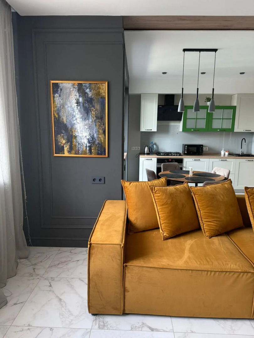 Квартира Просторная Недалеко от Центра с Парковкой